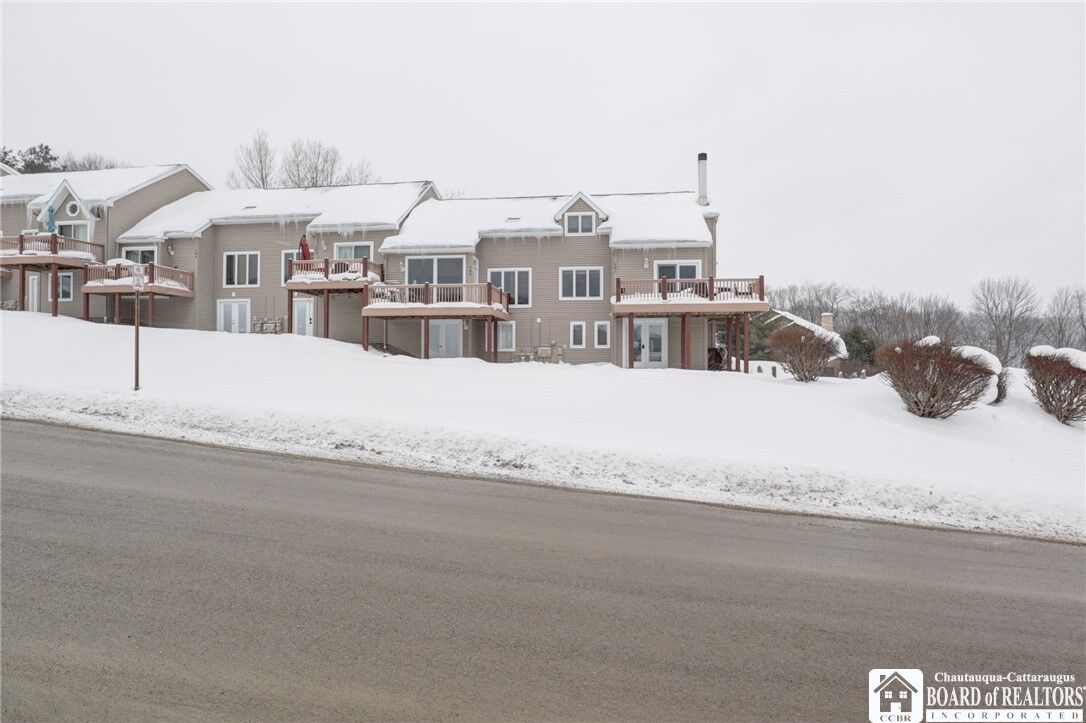 Property Photo:  
