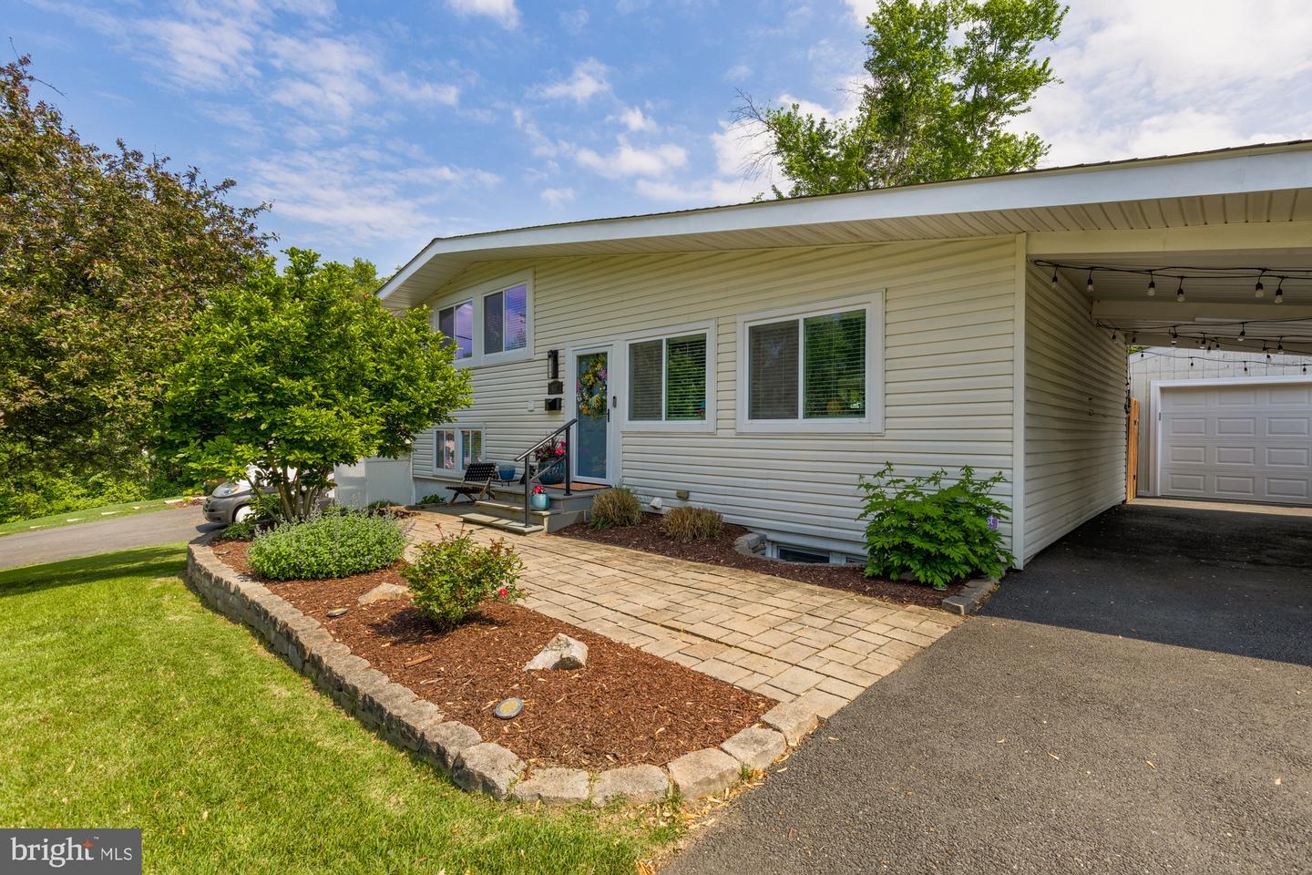 Property Photo: 4117 Duvawn Street VA 22310
