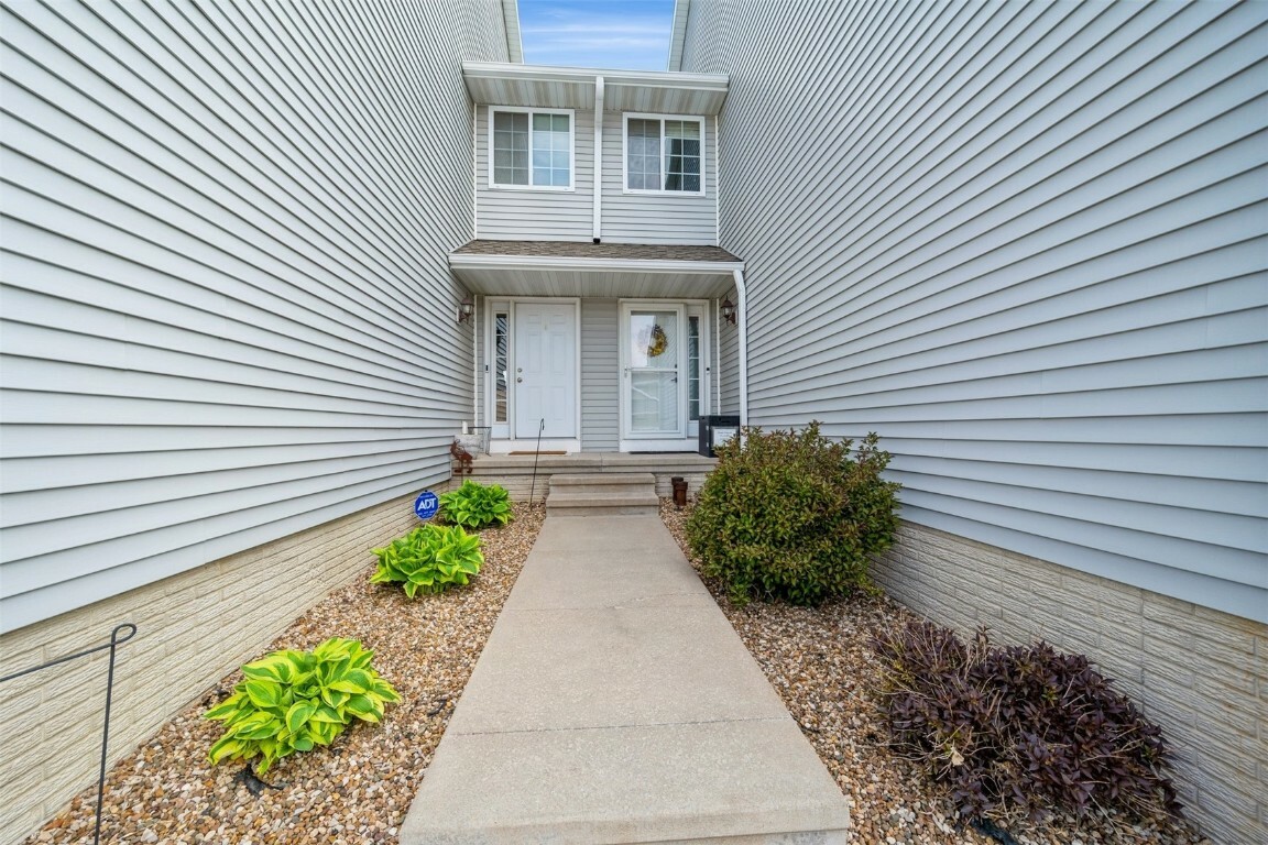 Property Photo: 6221 Muirfield Drive SW IA 52404