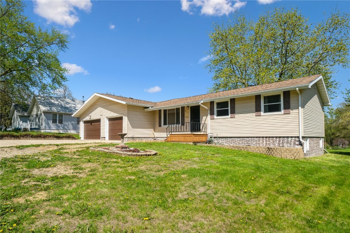 Property Photo: 921 3rd Avenue NE IA 50662