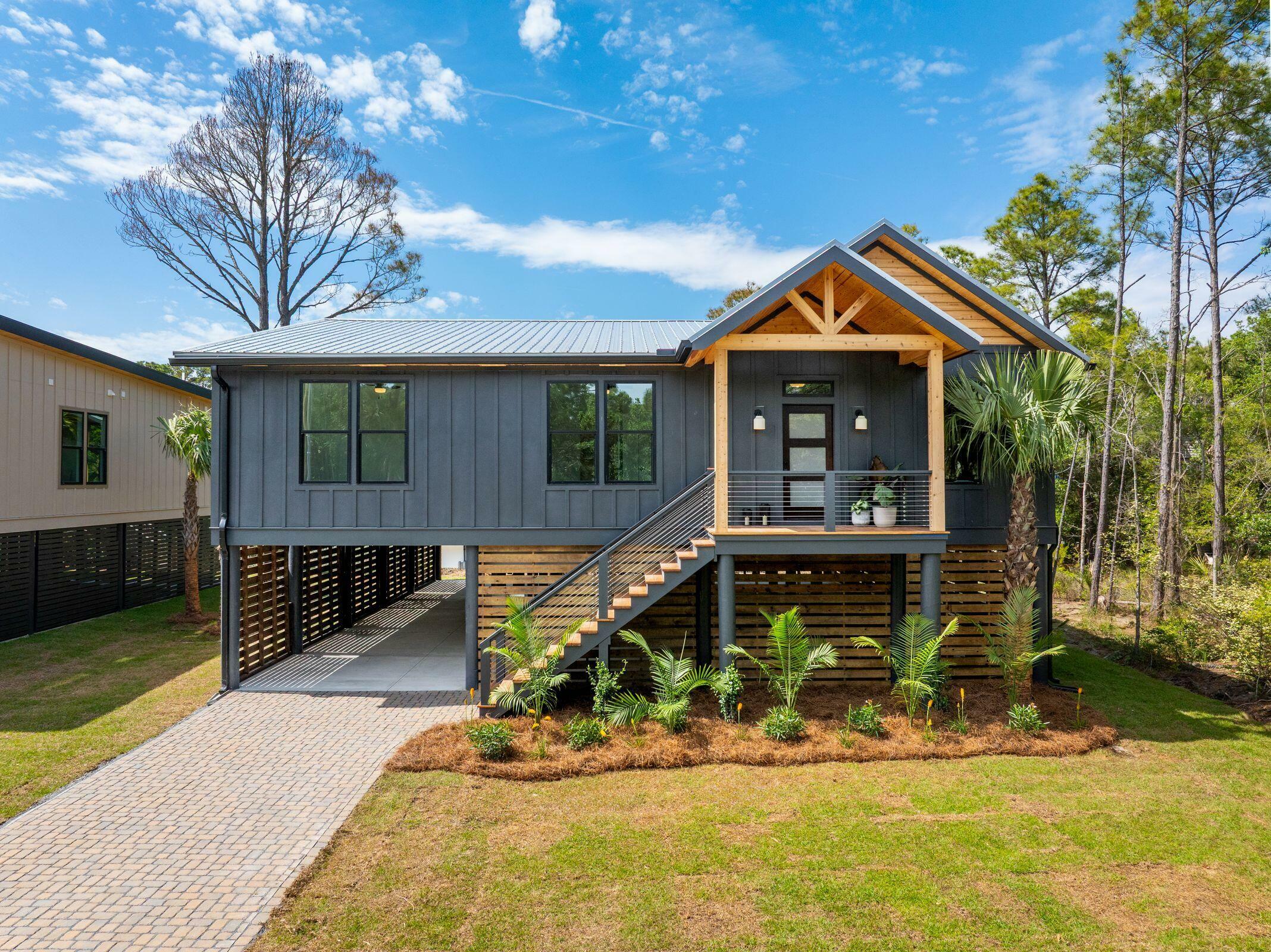 Property Photo: 1014 E Erie Avenue SC 29439