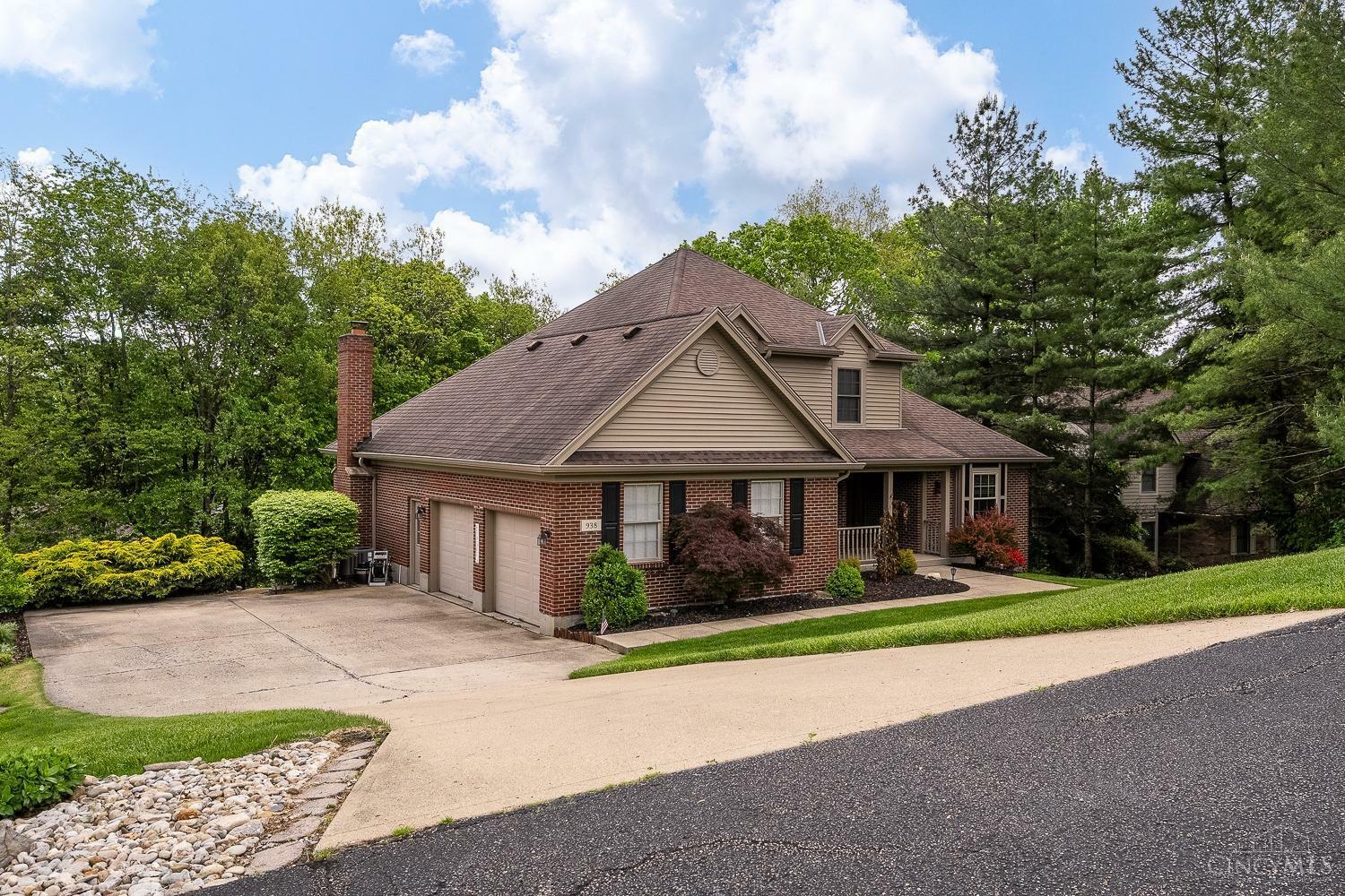 Property Photo: 938 Martini Dr OH 45233