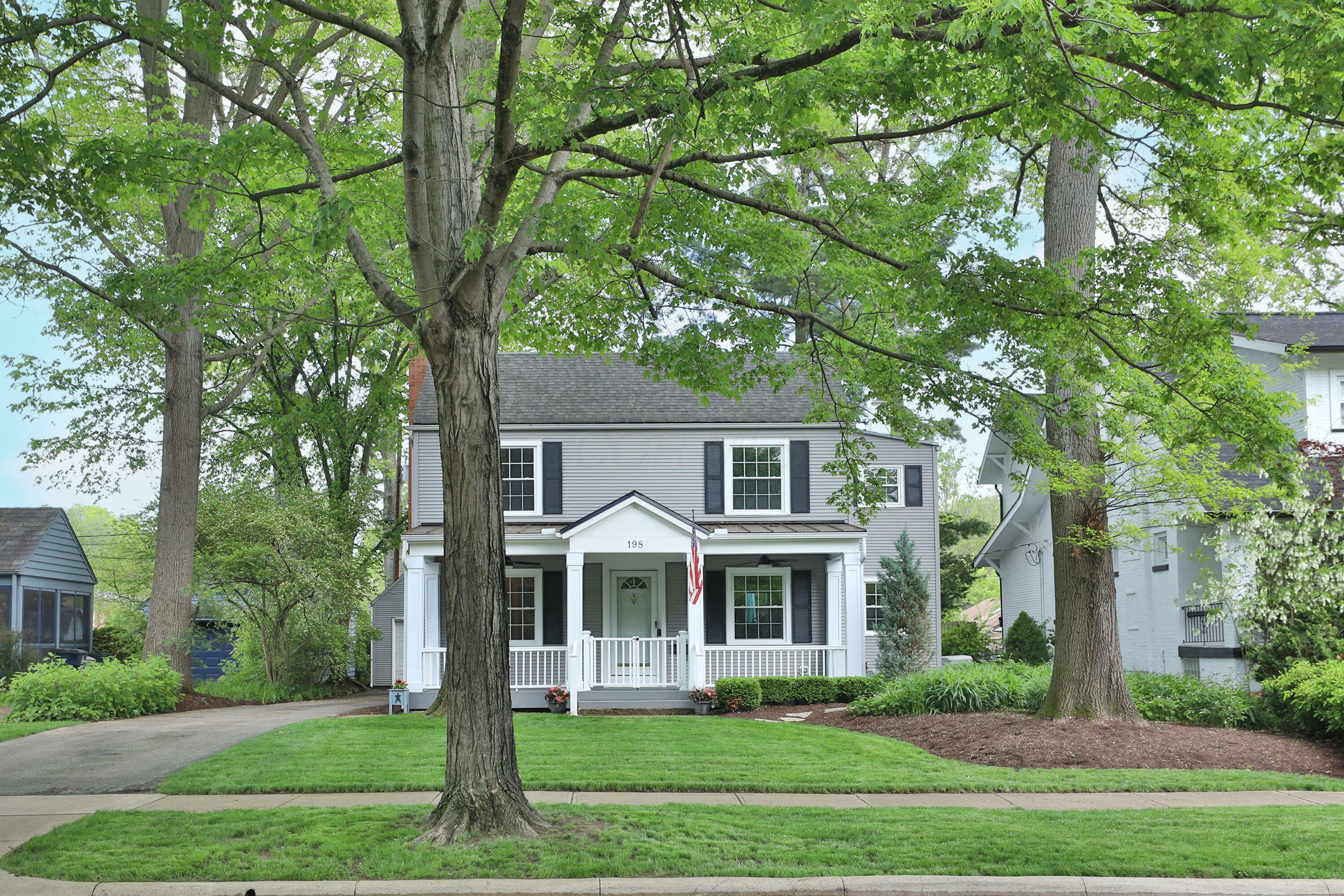 Property Photo: 198 N Roosevelt Avenue OH 43209
