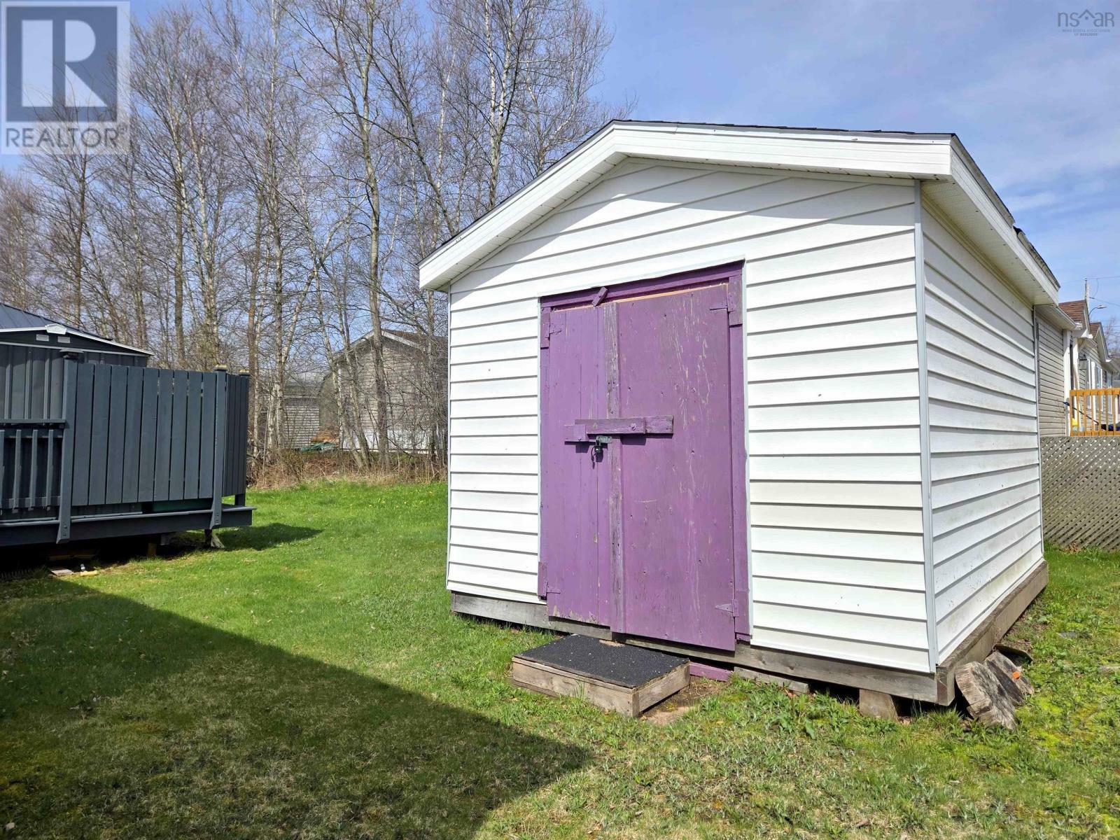 Property Photo: 15 Kimberly Court NS B4H 4N7