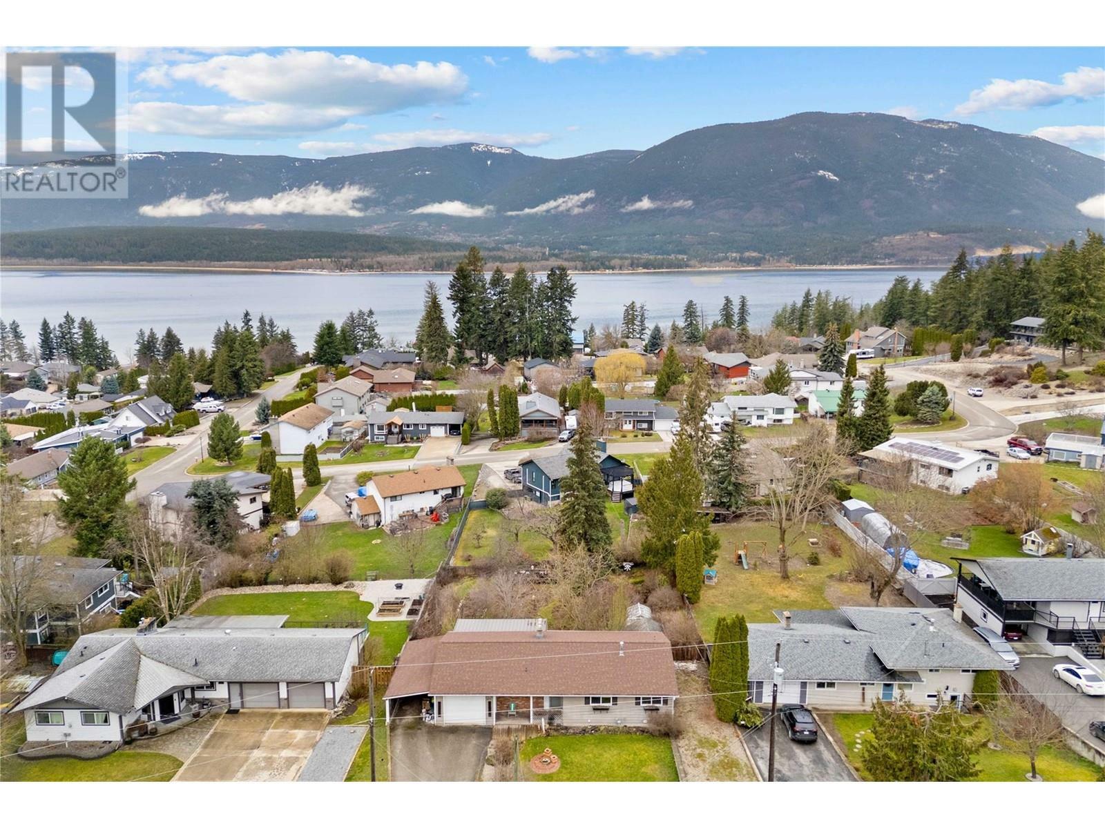 Property Photo: 5091 Lakeshore Road Northeast BC V1E 3P4