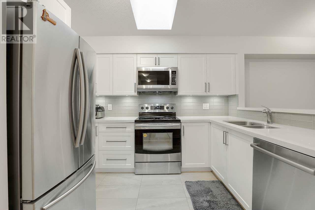Property Photo: 7025 Stride Avenue Ph6a BC V3N 4Y1