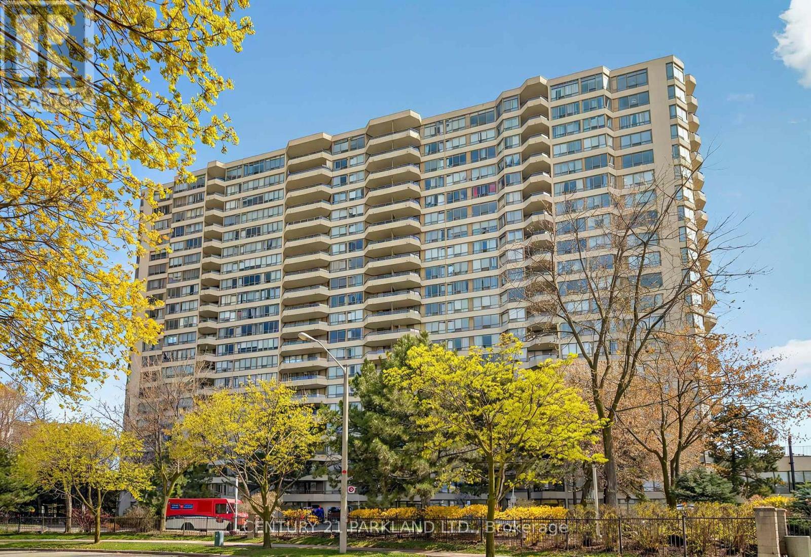 Property Photo: 5 Greystone Walk Drive 1617 ON M1K 5J5