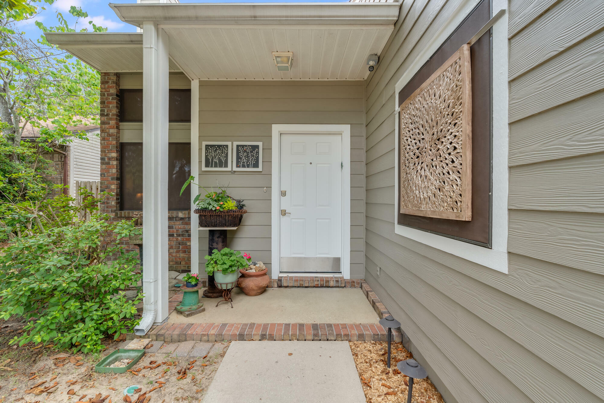 Property Photo: 1002 Alderwood Way FL 32578