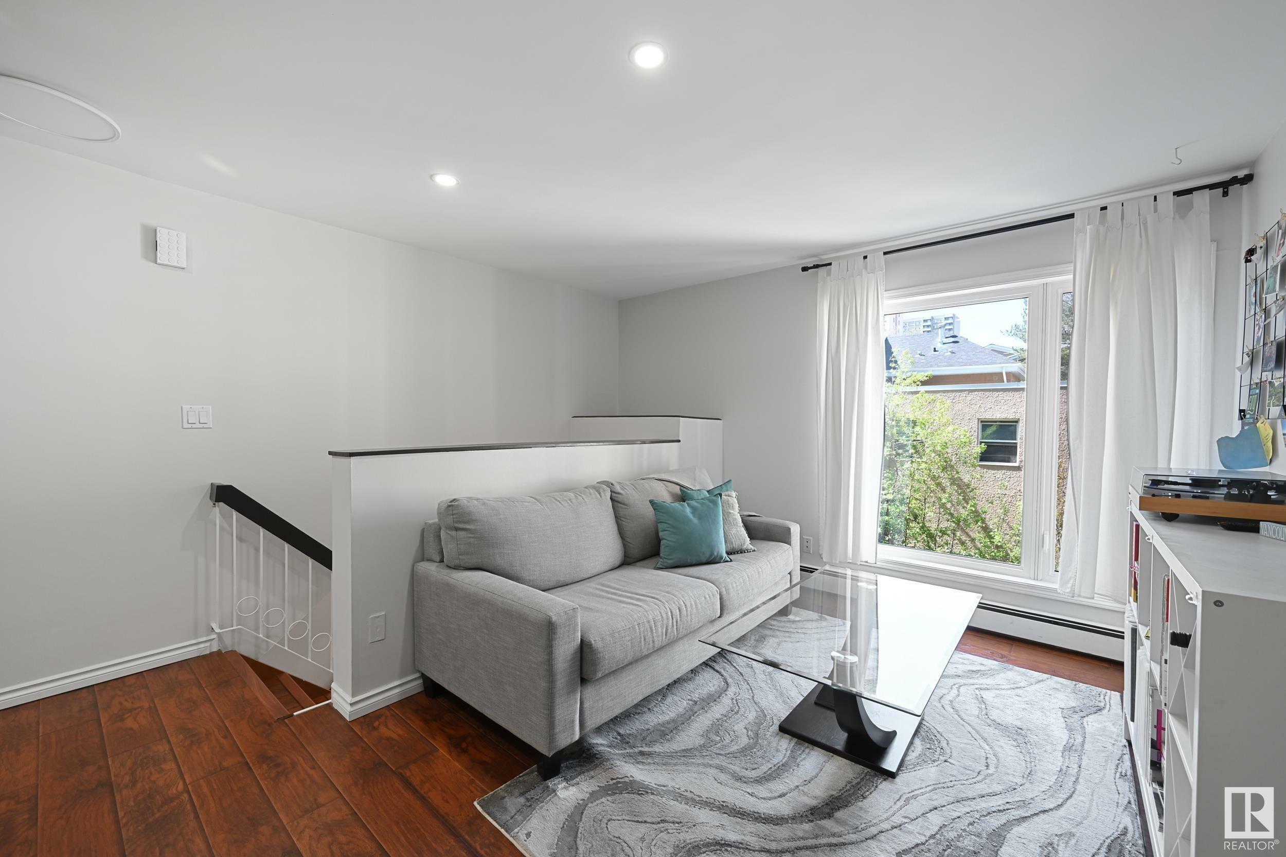 Property Photo: 11016 86 Avenue NW 12 AB T6G 0W9