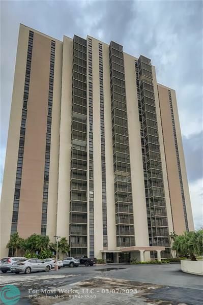 Property Photo: 19999 W Country Club Dr 1127 FL 33180