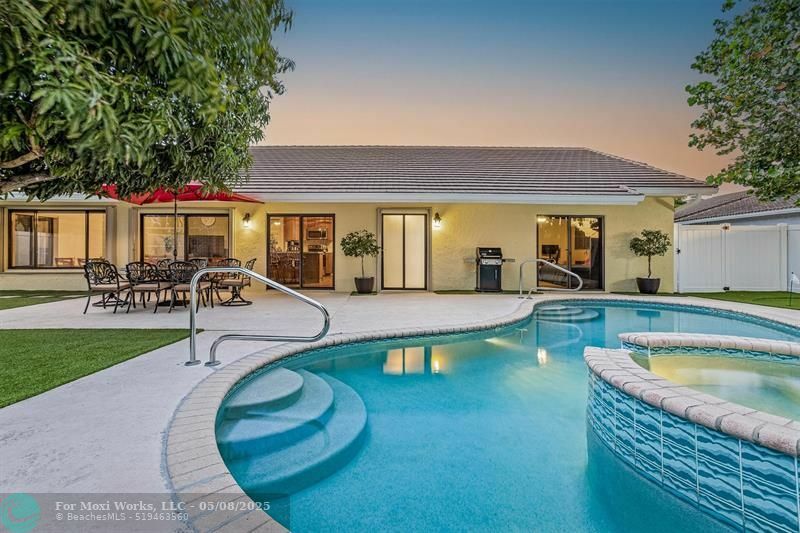 Property Photo: 21111 Escondido Way FL 33433