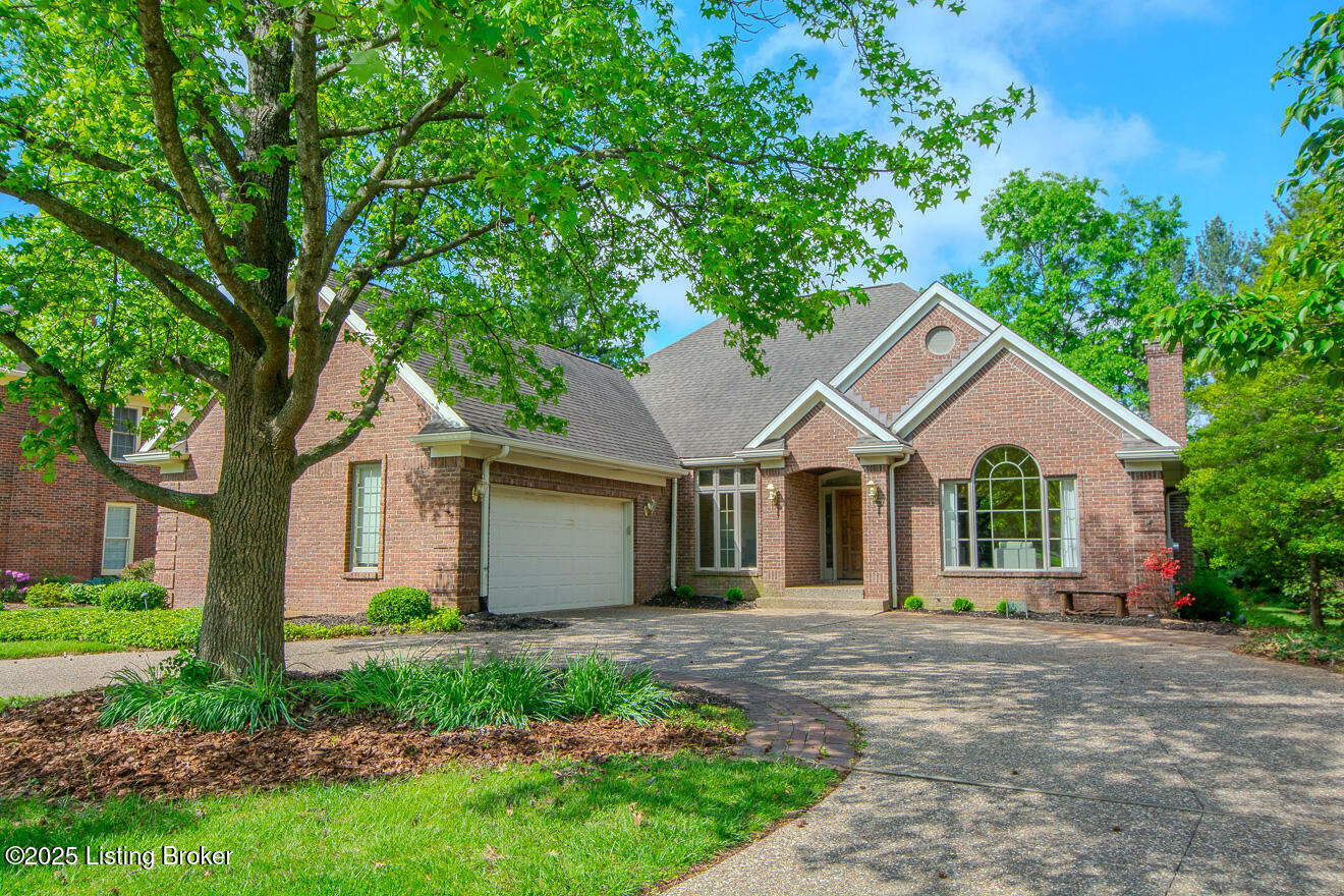 Property Photo: 1038 Garden Creek Cir KY 40223