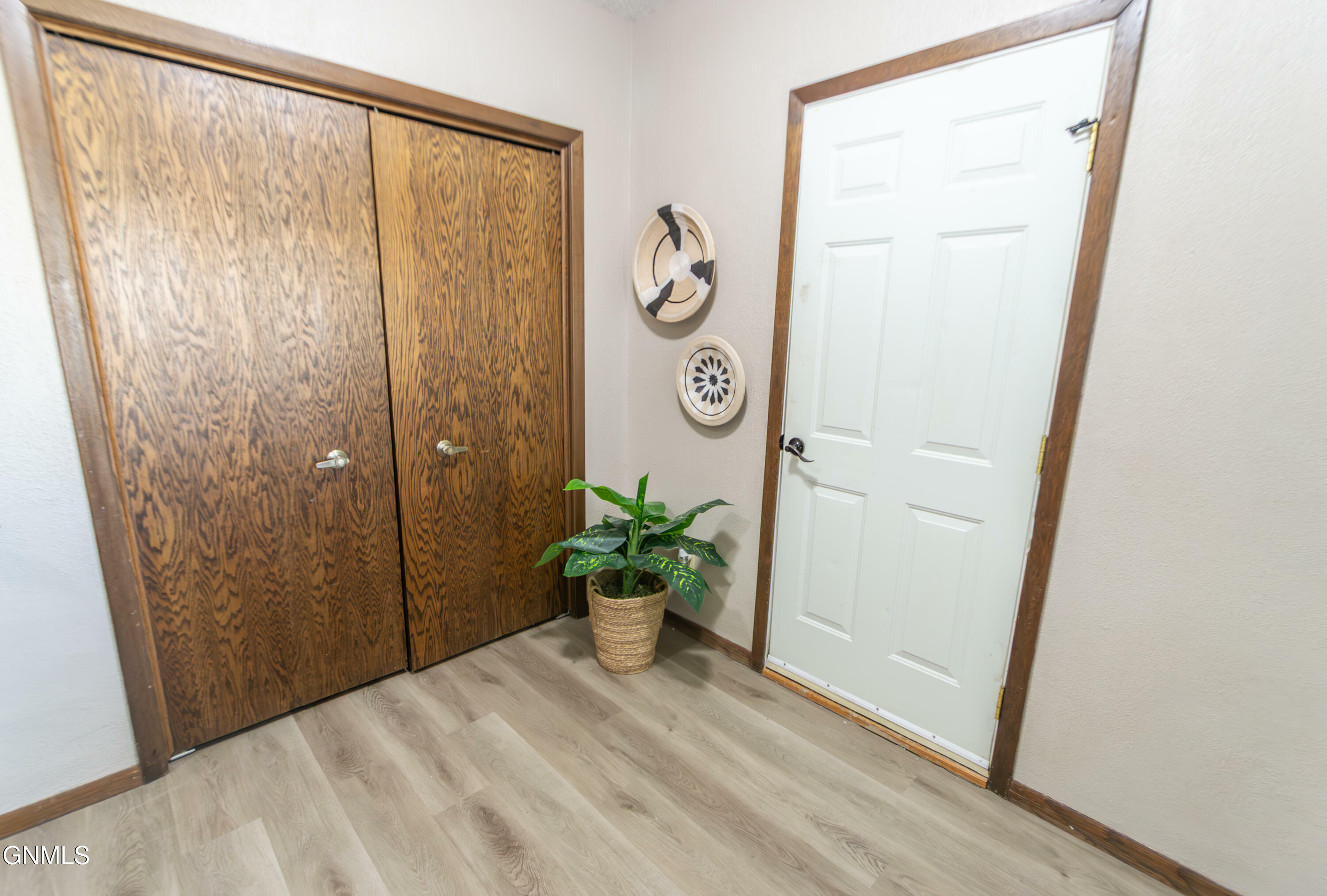 Property Photo: 1729 N 20th Street ND 58501