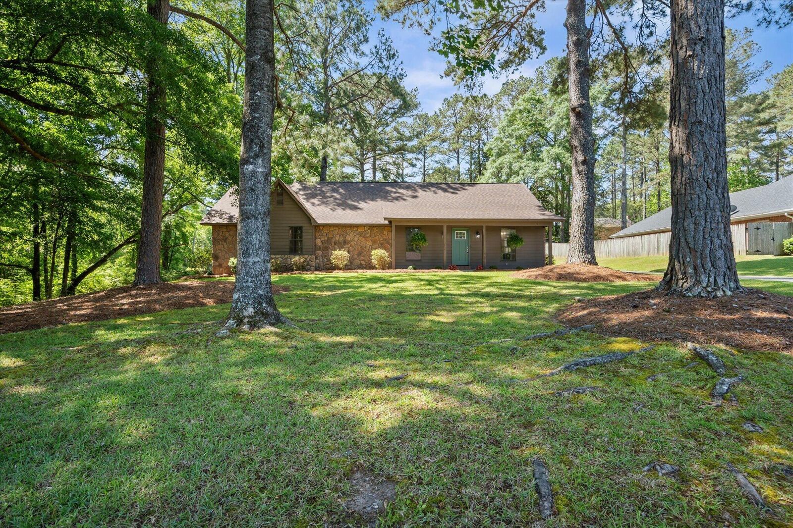 Property Photo:  