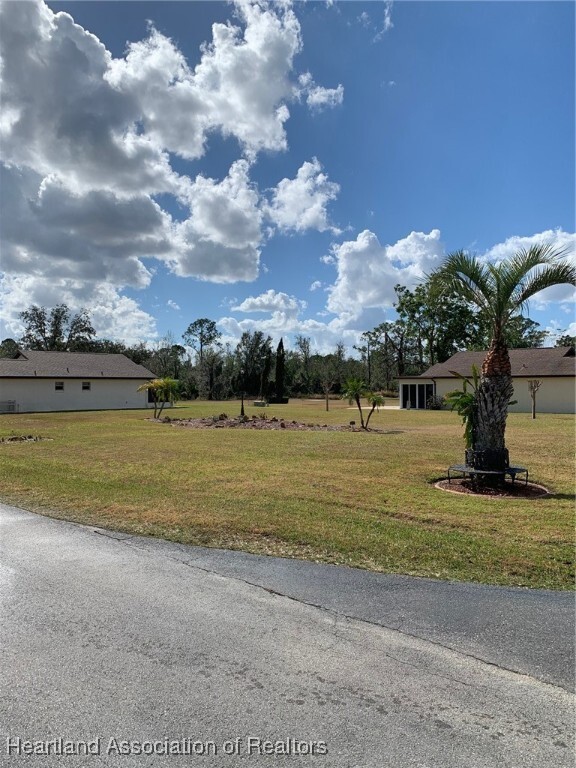 Property Photo: 76 Venetian Parkway FL 33852