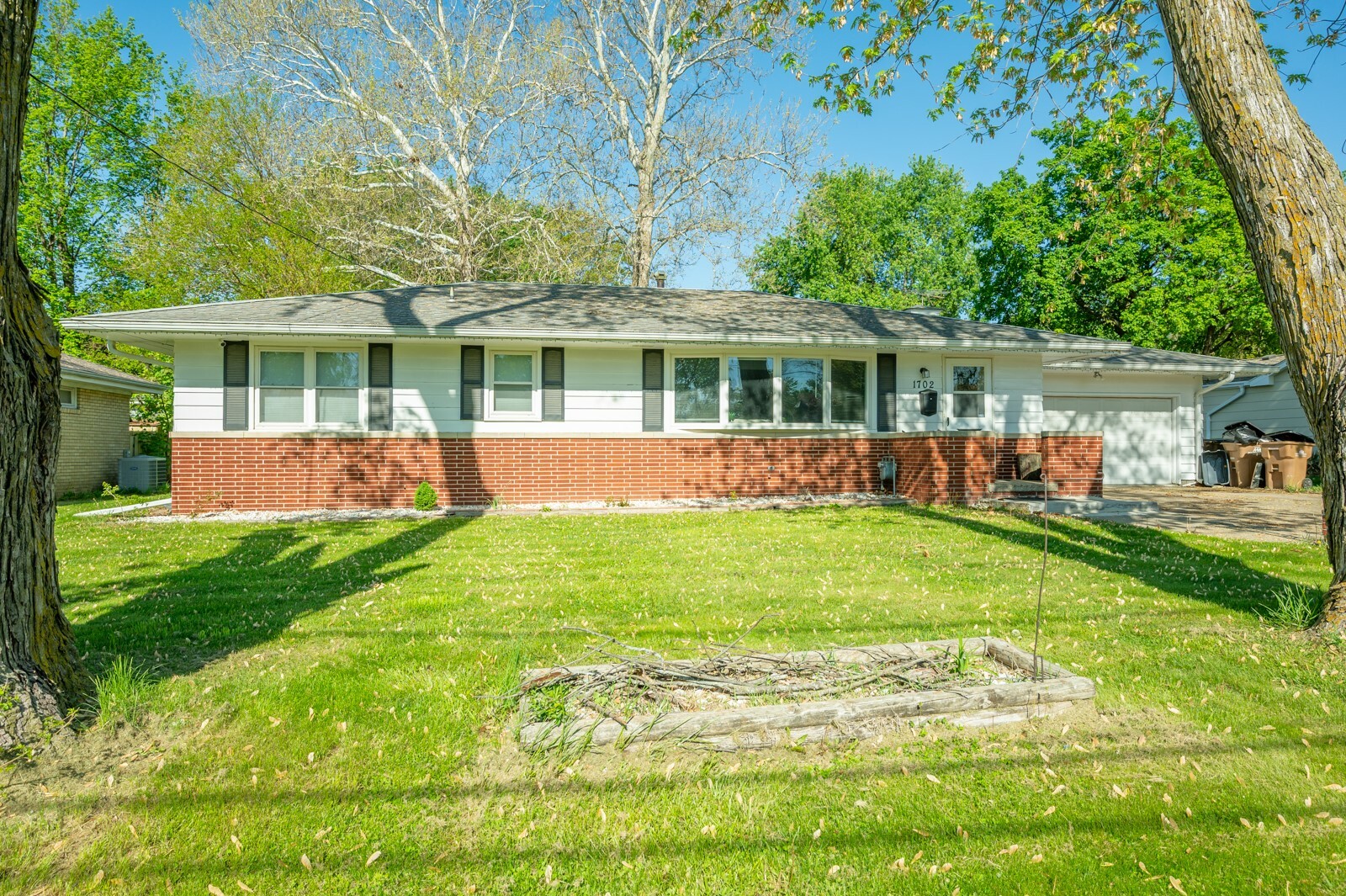 Property Photo: 1702 17th Street IA 50265