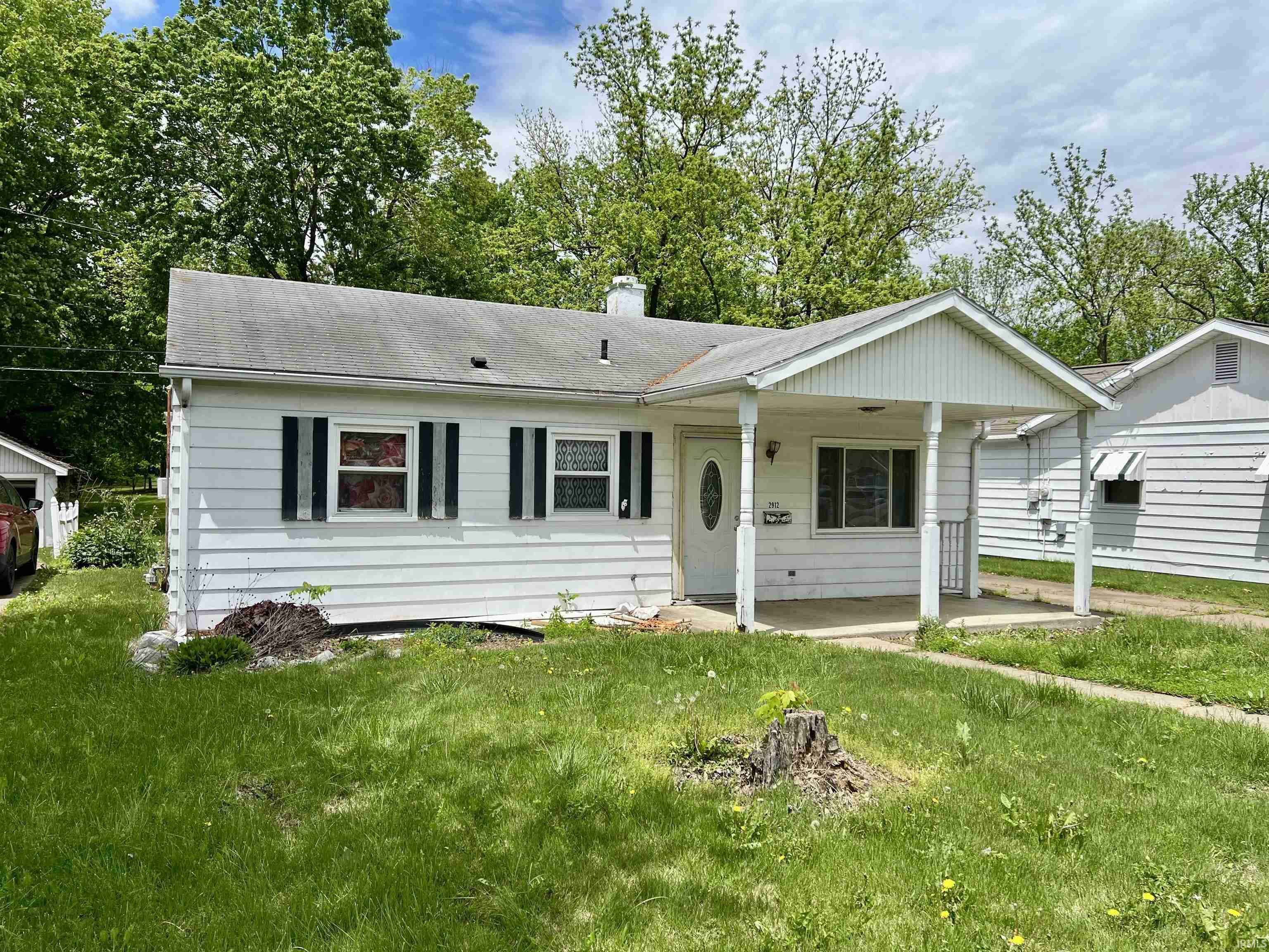 Property Photo: 2912 N Bedford Avenue IN 47711-6256
