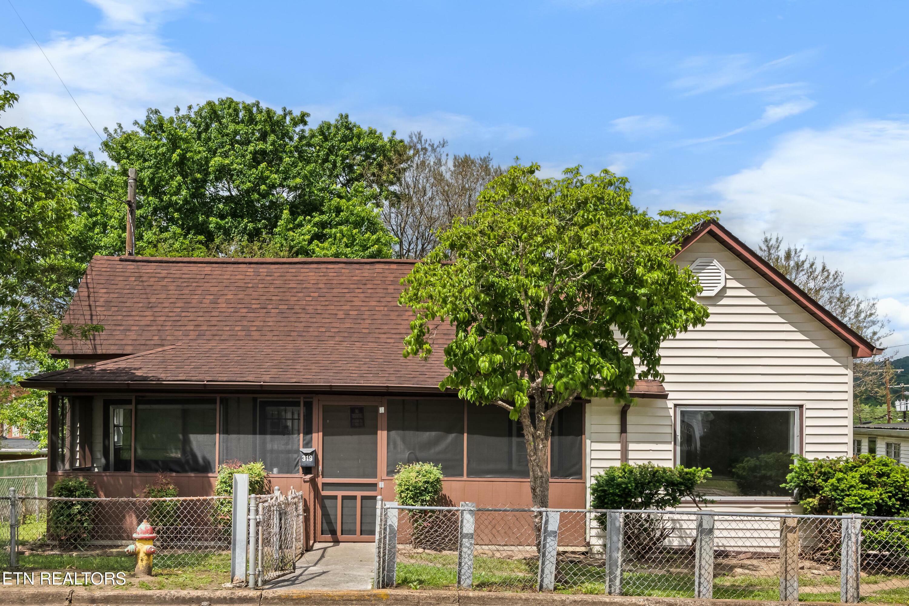 Property Photo: 319 Kentucky St TN 37762