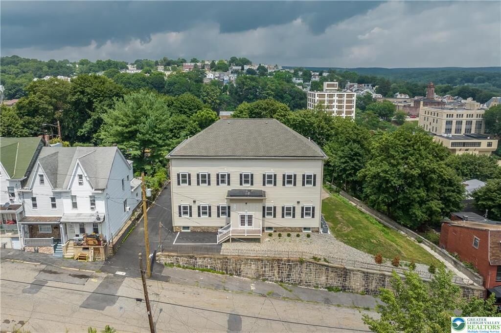 Property Photo: 418 W Race Street 2 PA 17901