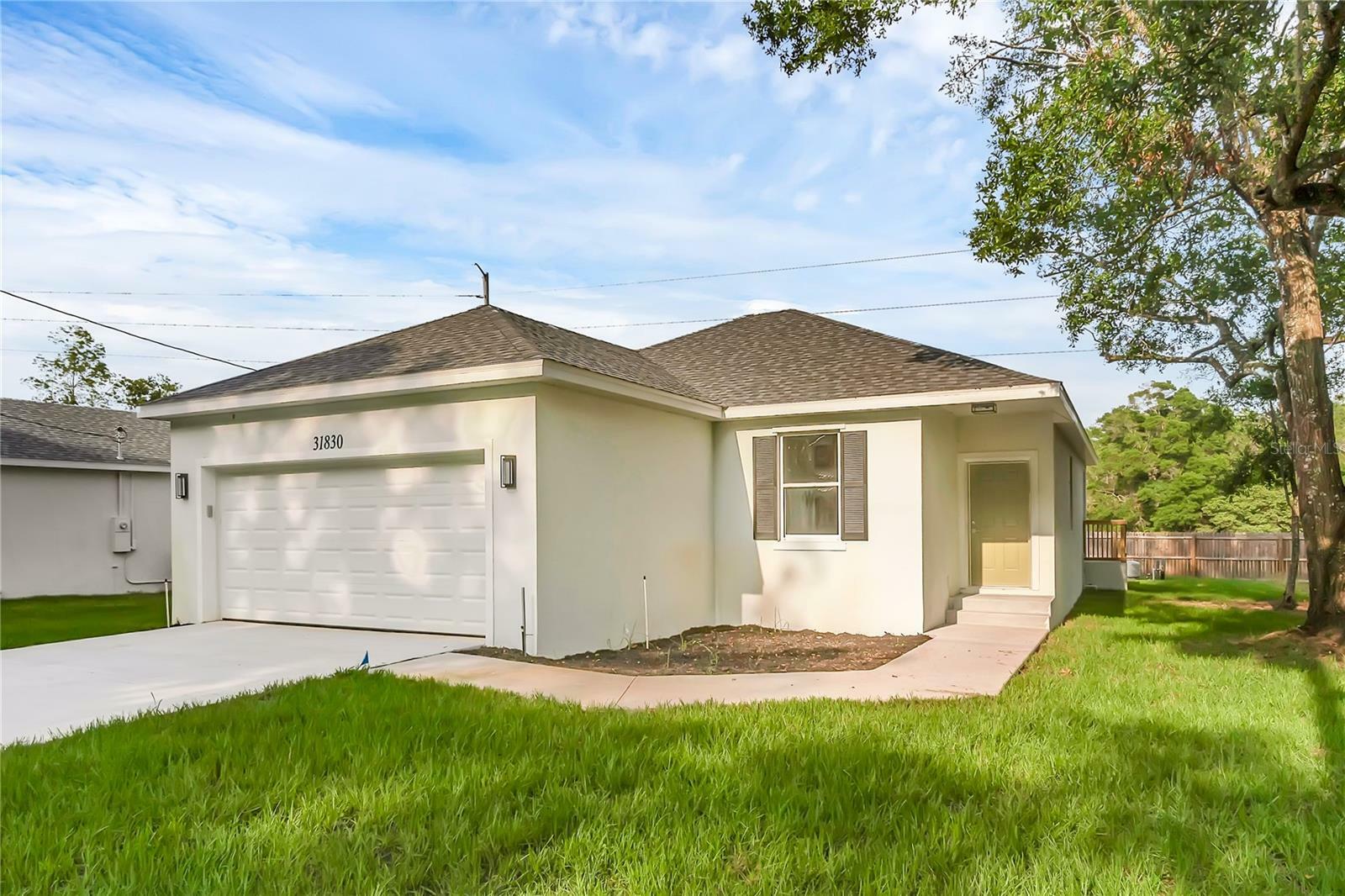 Property Photo: 31830 Sybil Avenue FL 32776