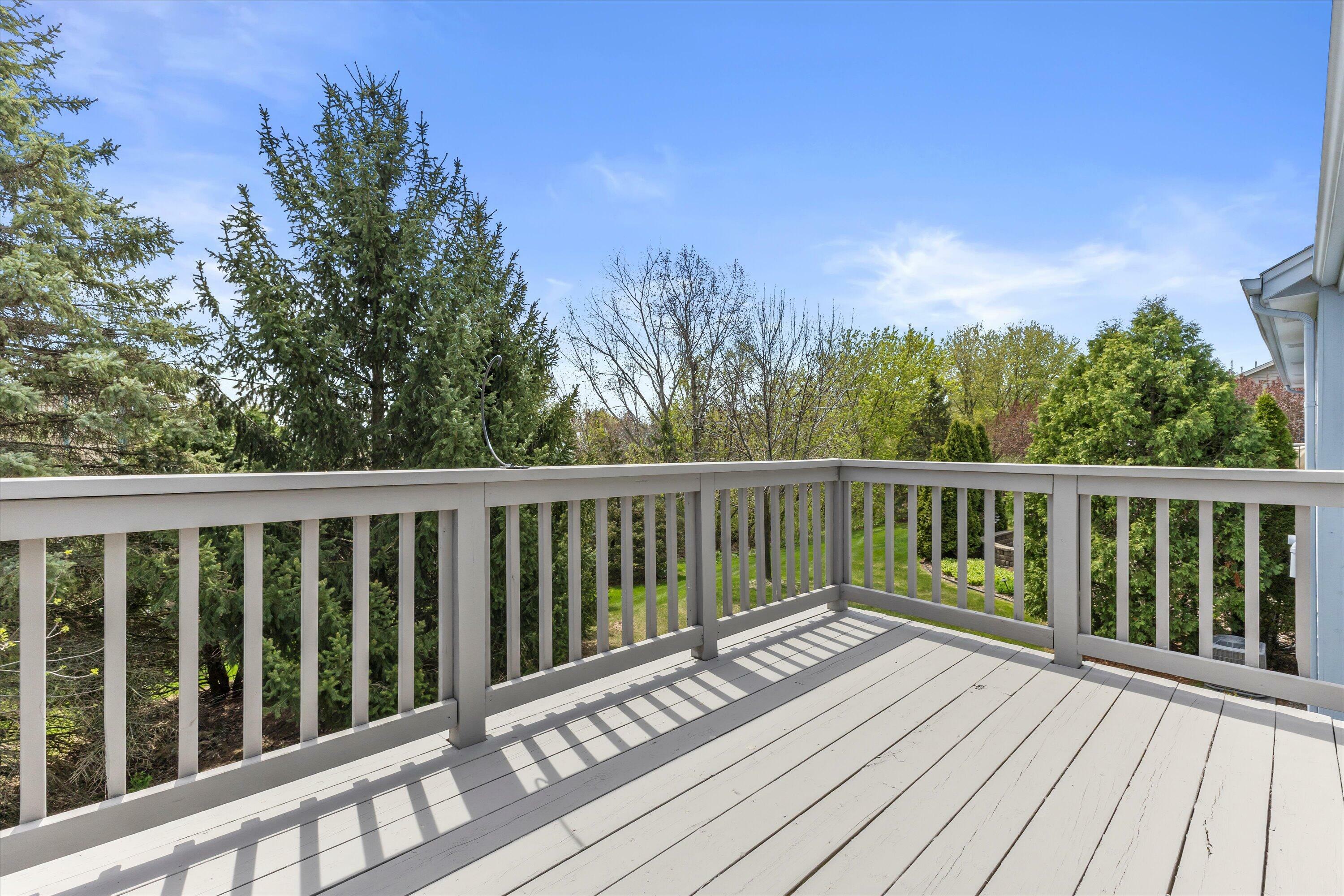 Property Photo: N48w16067 Lone Oak Ln WI 53051