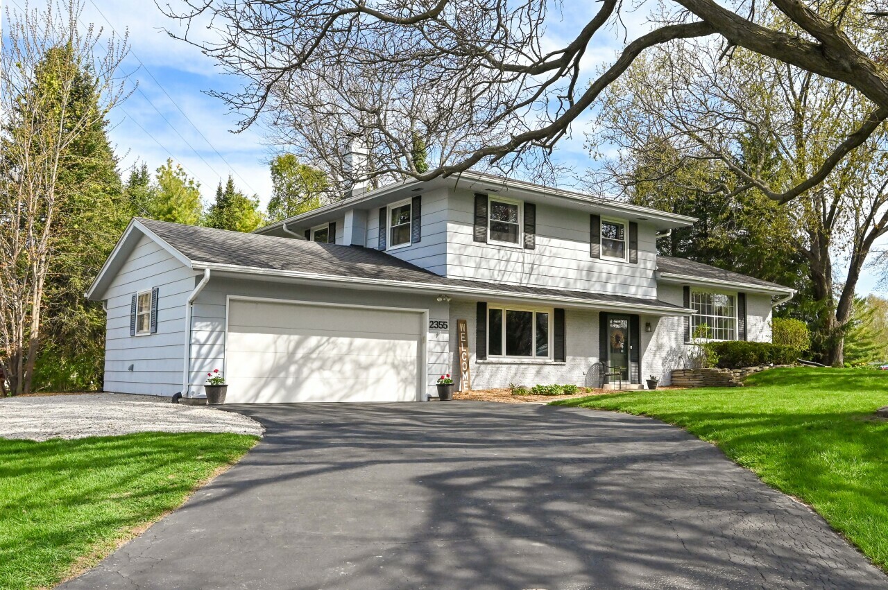 Property Photo: 2355 Camelot Dr WI 53045