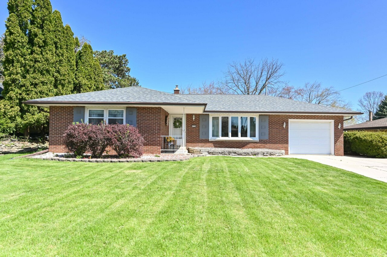 1730 Walnut St  South Milwaukee WI 53172 photo