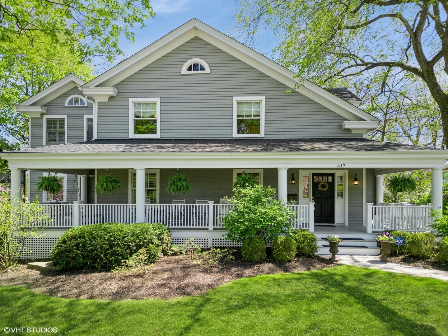 Property Photo: 617 Forest Avenue IL 60137