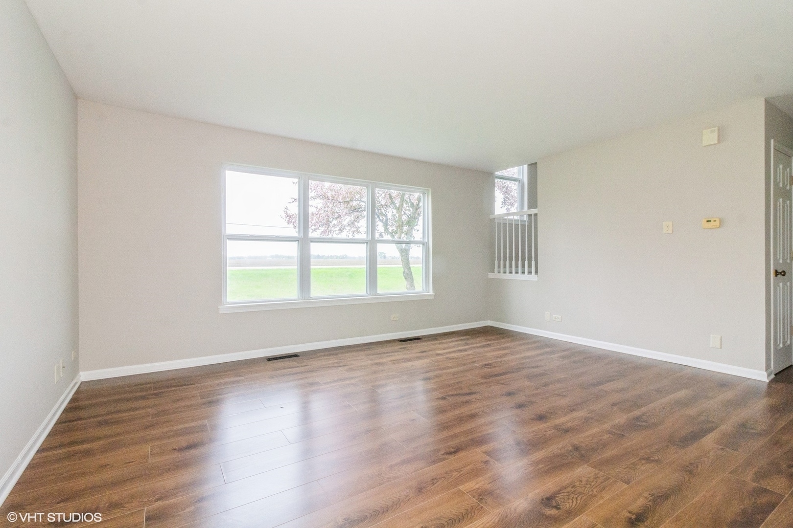 Property Photo: 913 Village Court 913 IL 60152