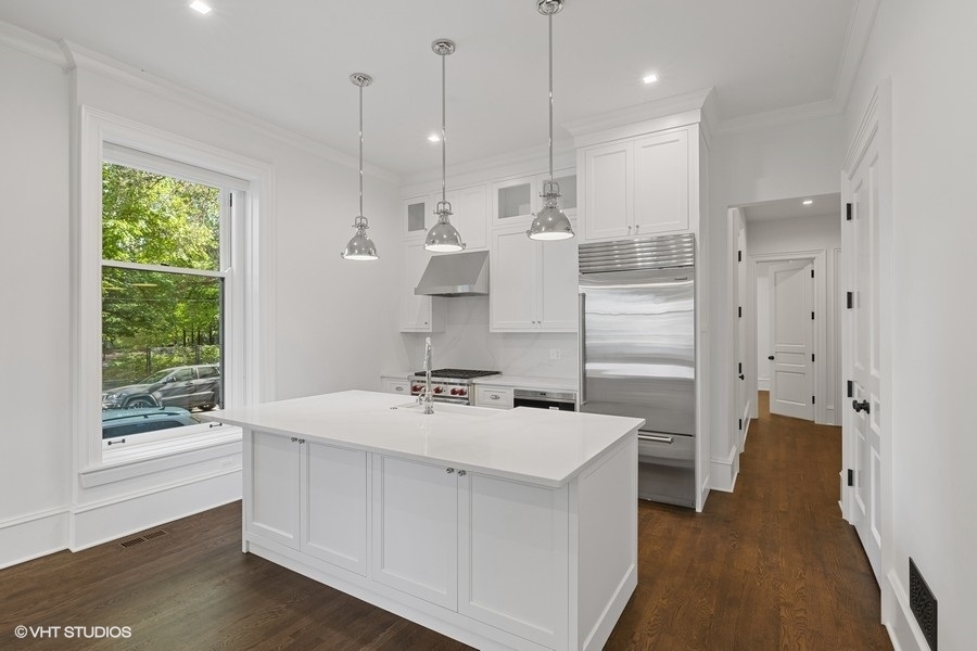 Property Photo: 1300 N Ritchie Court 1 IL 60610