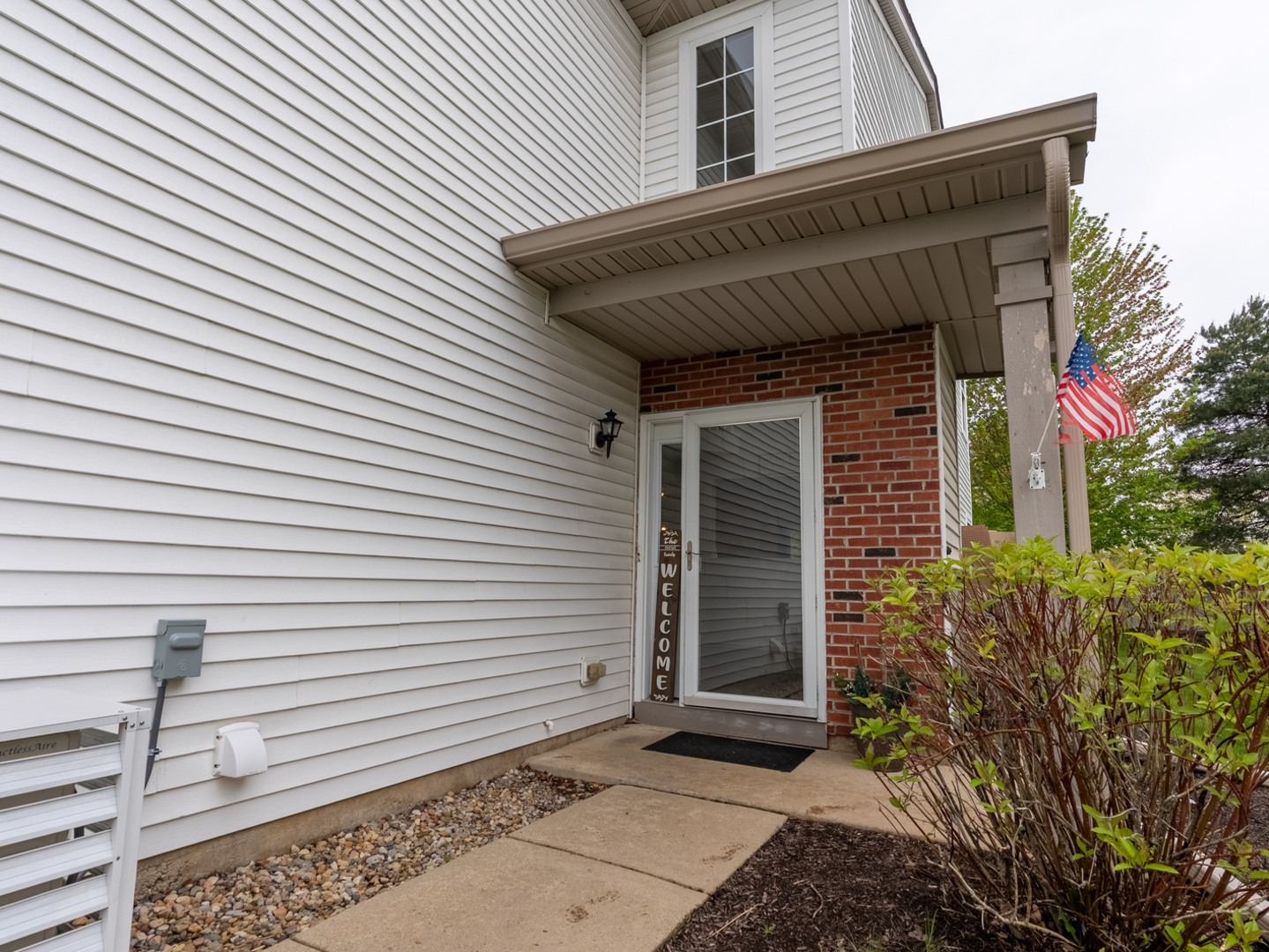 Property Photo: 1087 Dalton Avenue 1087 IL 60560