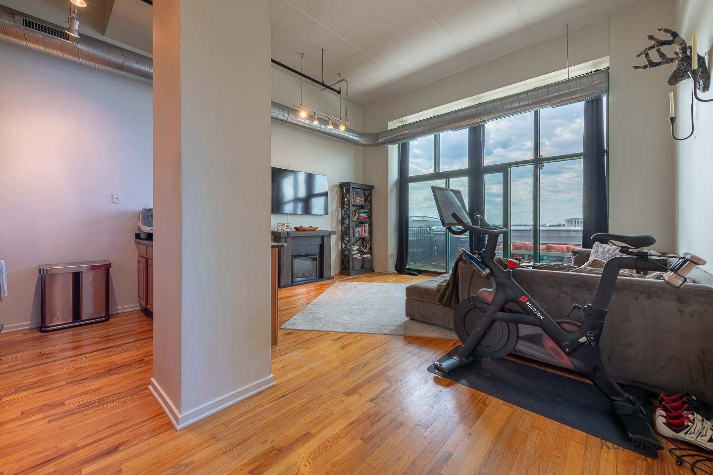 Property Photo: 1645 W Ogden Avenue 719 IL 60612