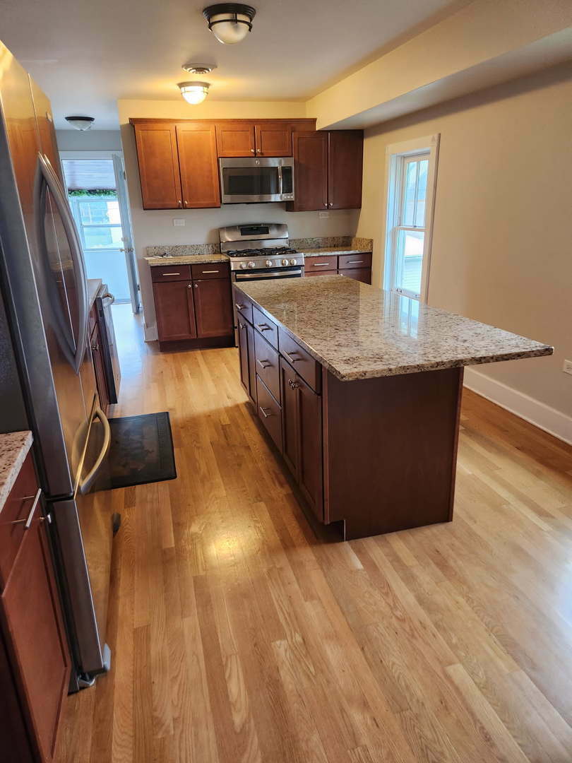 Property Photo: 532 Beloit Avenue 2 IL 60130