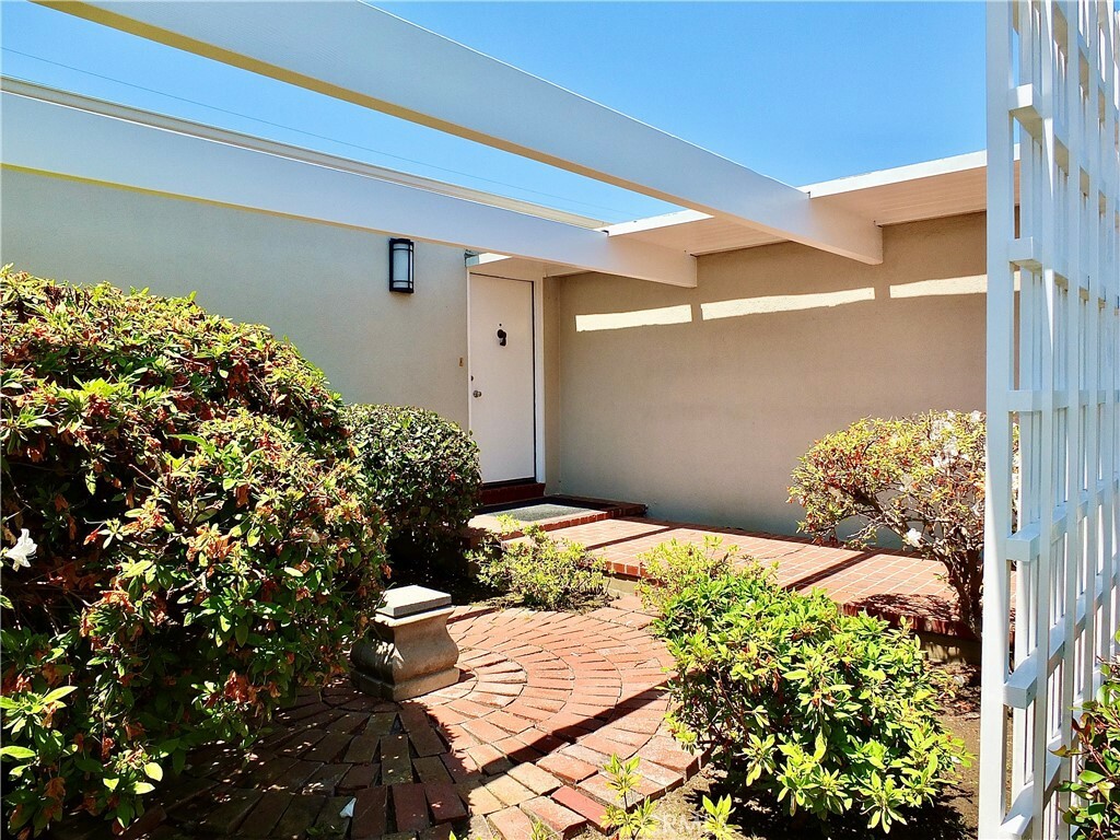 Property Photo: 617 Sandpiper Drive CA 90740