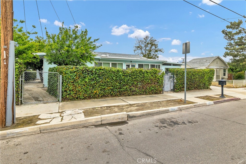 Property Photo: 264 E 2nd Street CA 92583