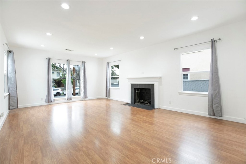 Property Photo: 543 Glenwood Road CA 91202