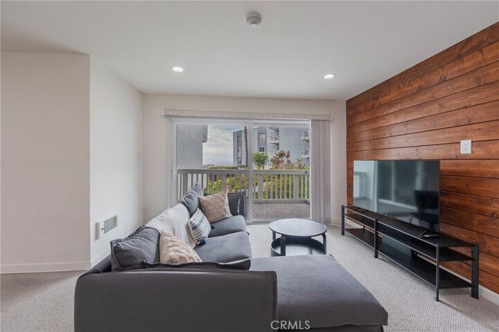 Property Photo: 660 The Village 204 CA 90277