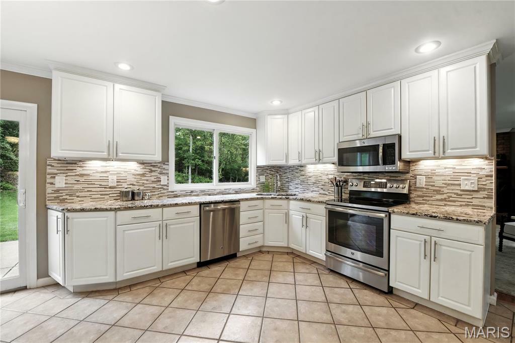 Property Photo: 1853 Schoettler Valley Drive MO 63017