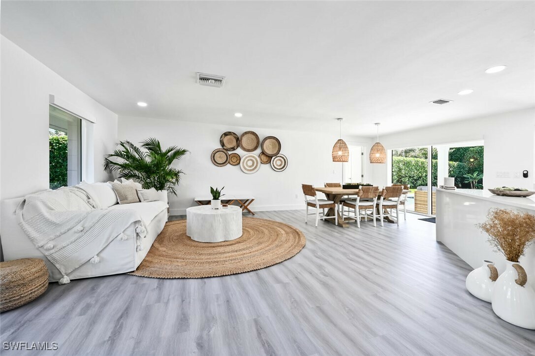 Property Photo: 646 Park Shore Drive FL 34103
