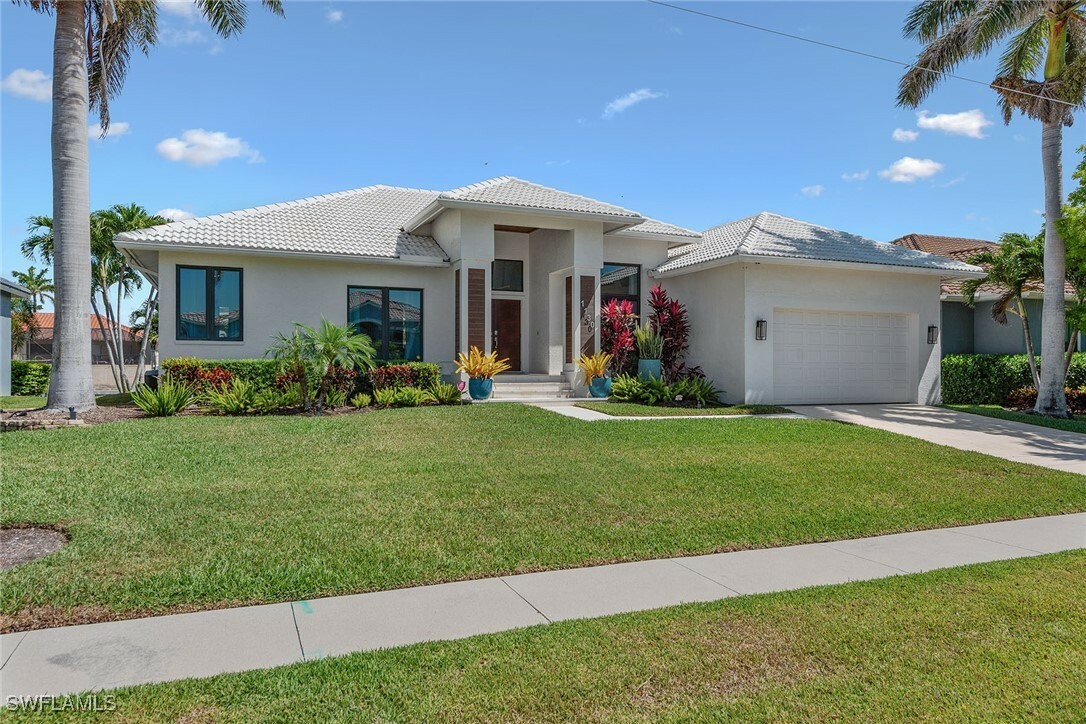 Property Photo: 1130 Abbeville Court FL 34145