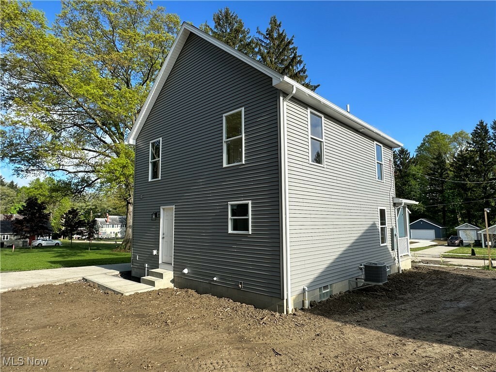 Property Photo: 737 Mineral Springs Avenue OH 44511