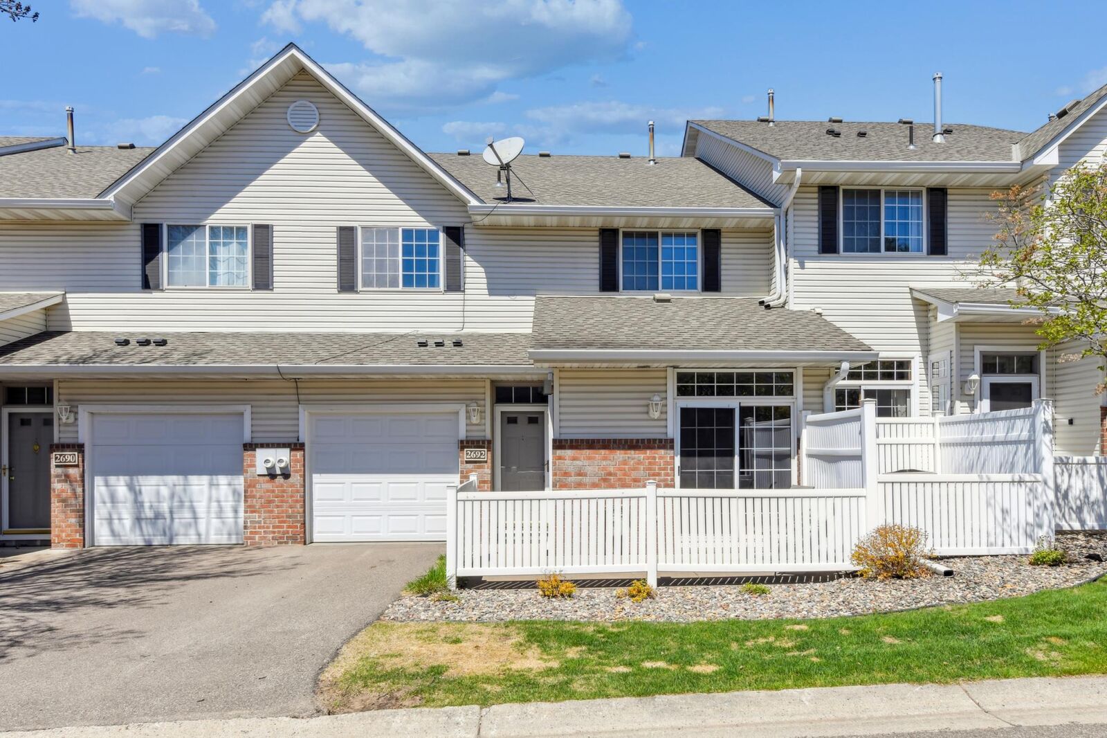 Property Photo:  2692 Mallard Drive  MN 55125 