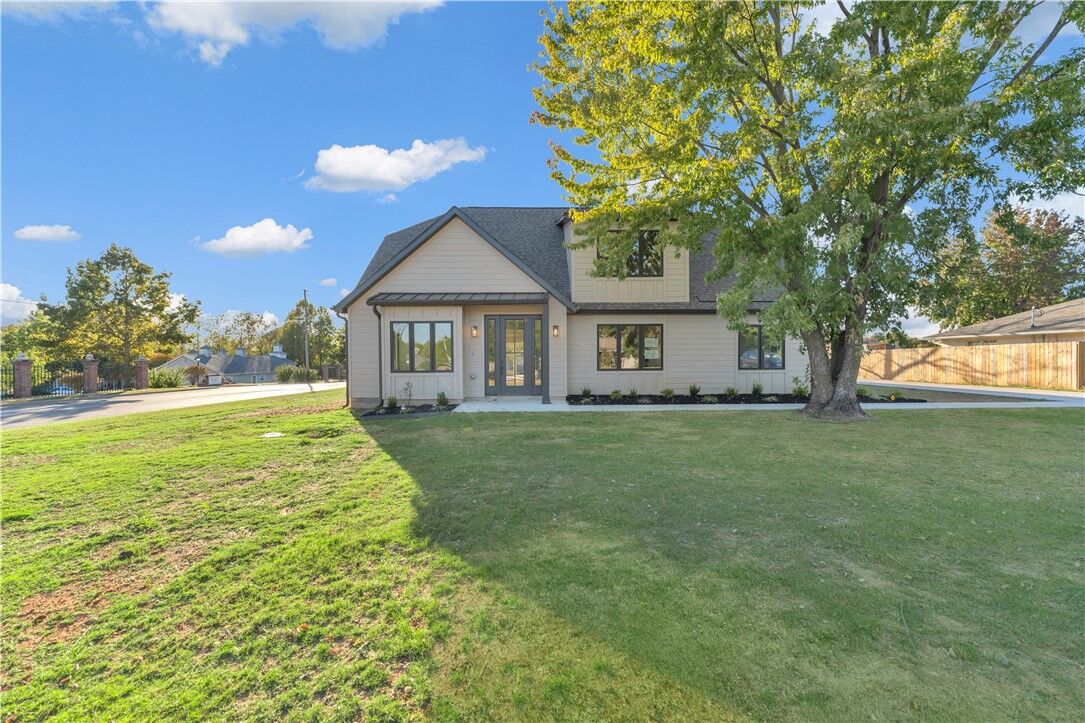 Property Photo: 502 Concord Street AR 72745