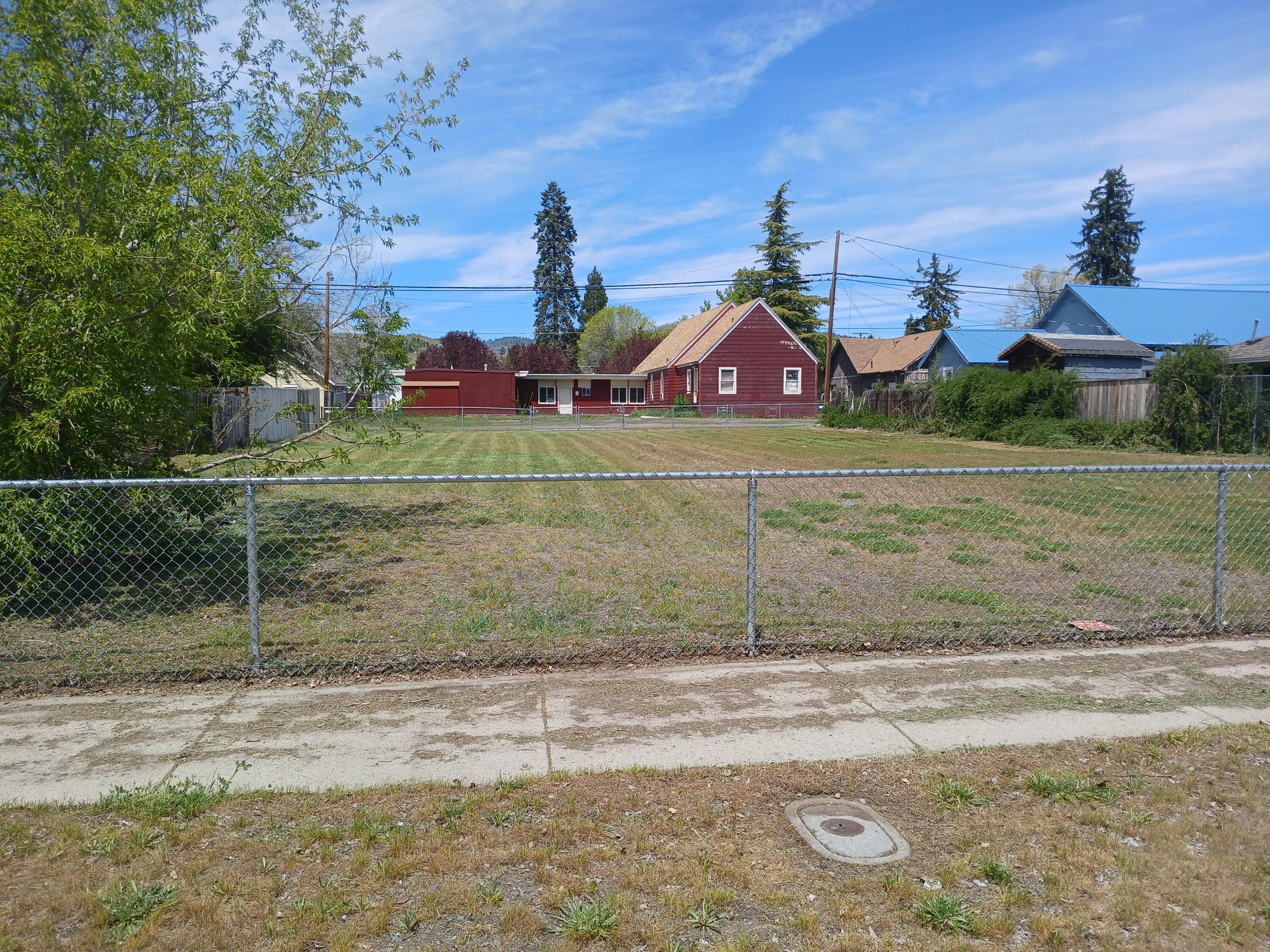 Property Photo: Vine Avenue 497,498 OR 97601