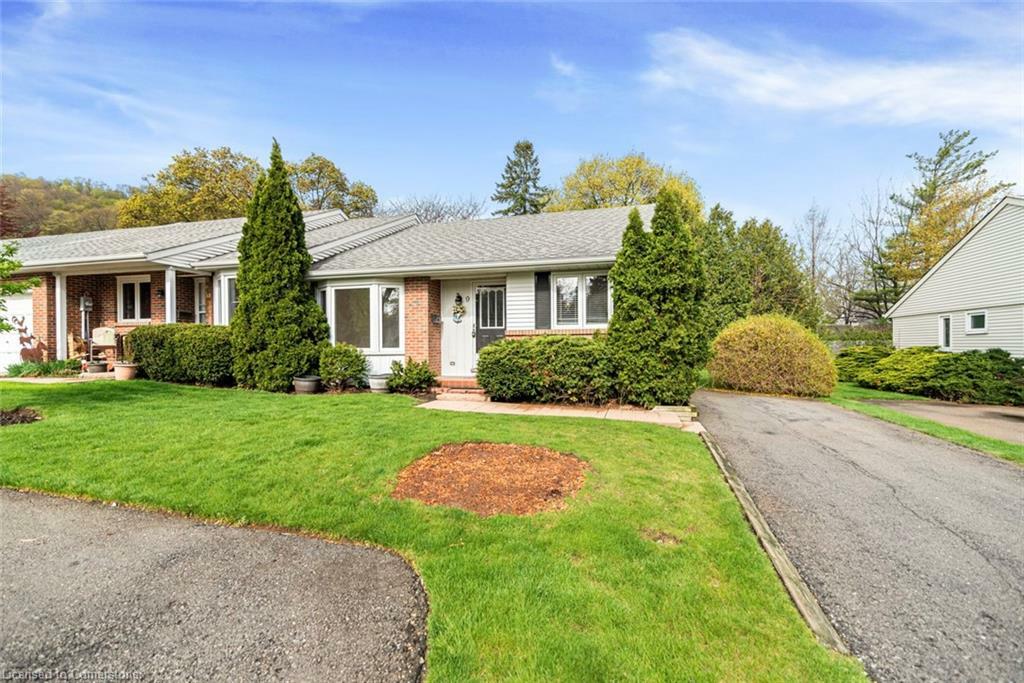Property Photo: 4 Rossmore Avenue 9 ON L3M 3E3