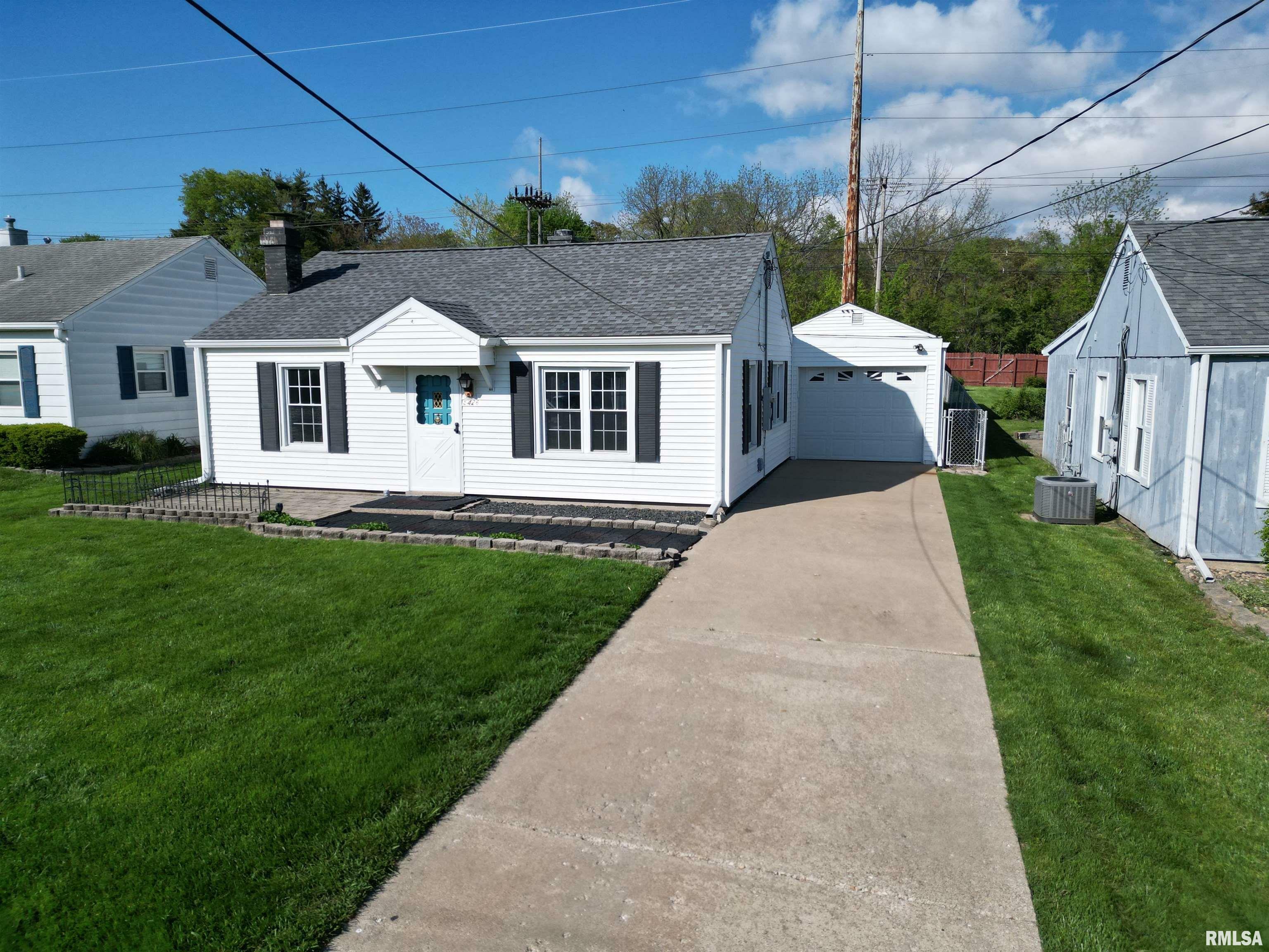 Property Photo: 5426 N Glen Elm Drive IL 61616
