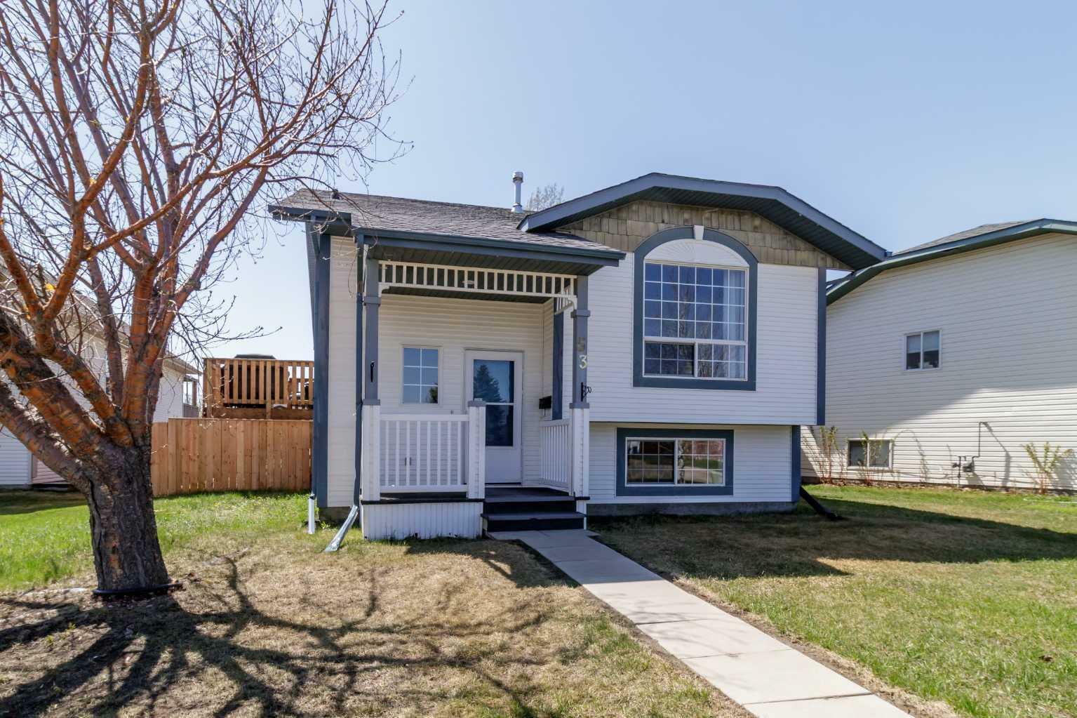 Property Photo: 53 Westglen Boulevard AB T0M 0J0