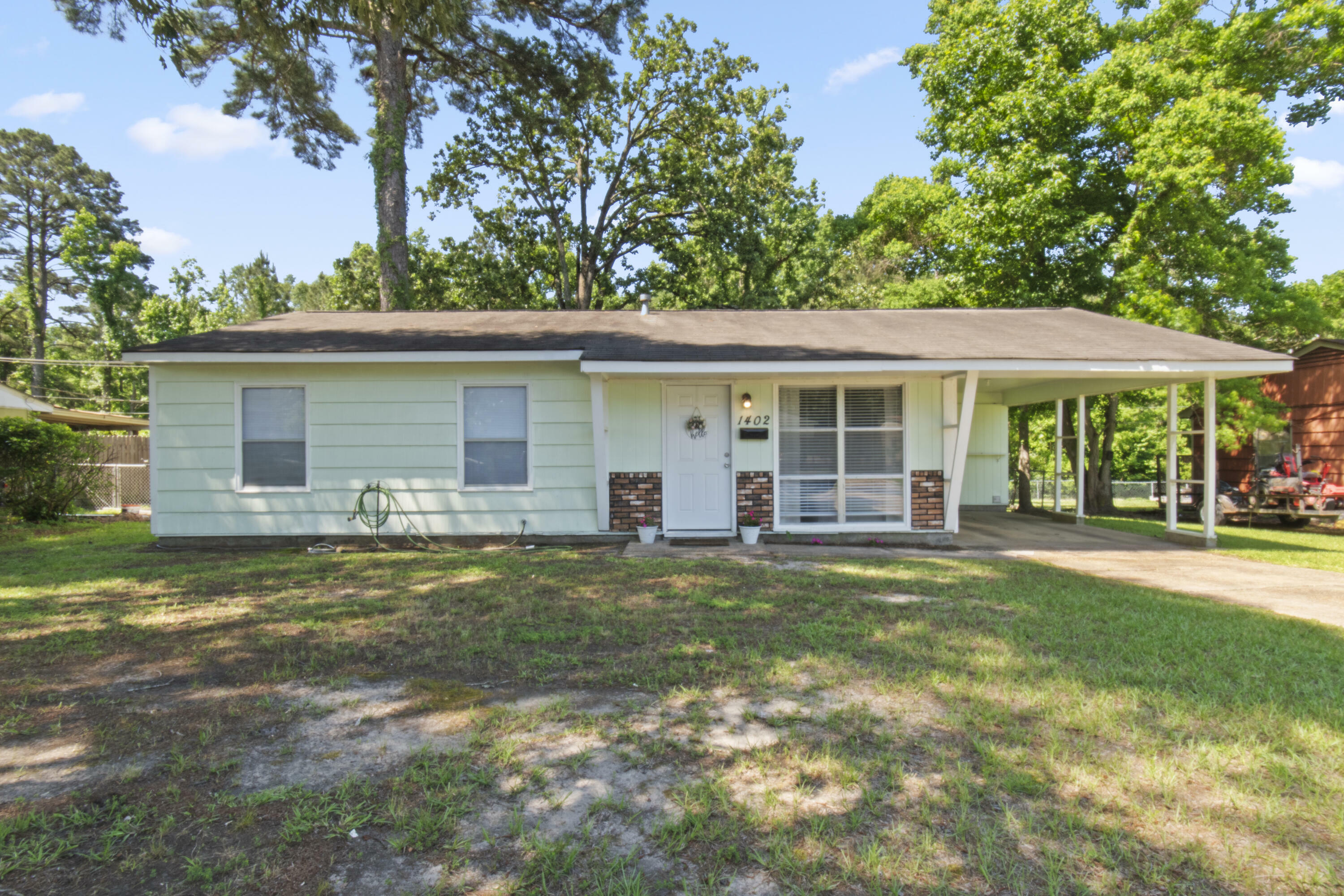 Property Photo:  1402 Aaron Ave  LA 71446 