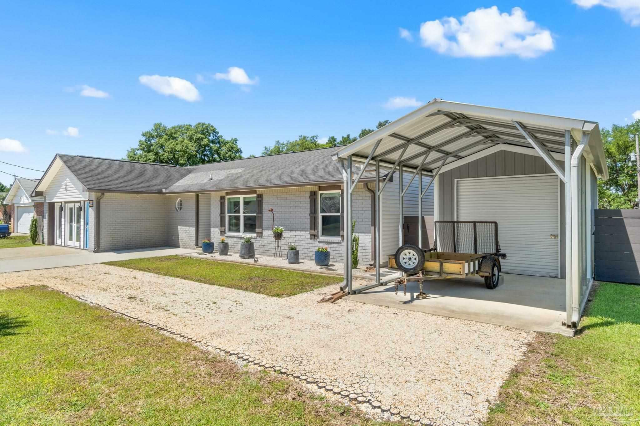 Property Photo: 2745 Blue Bay Ct FL 32566