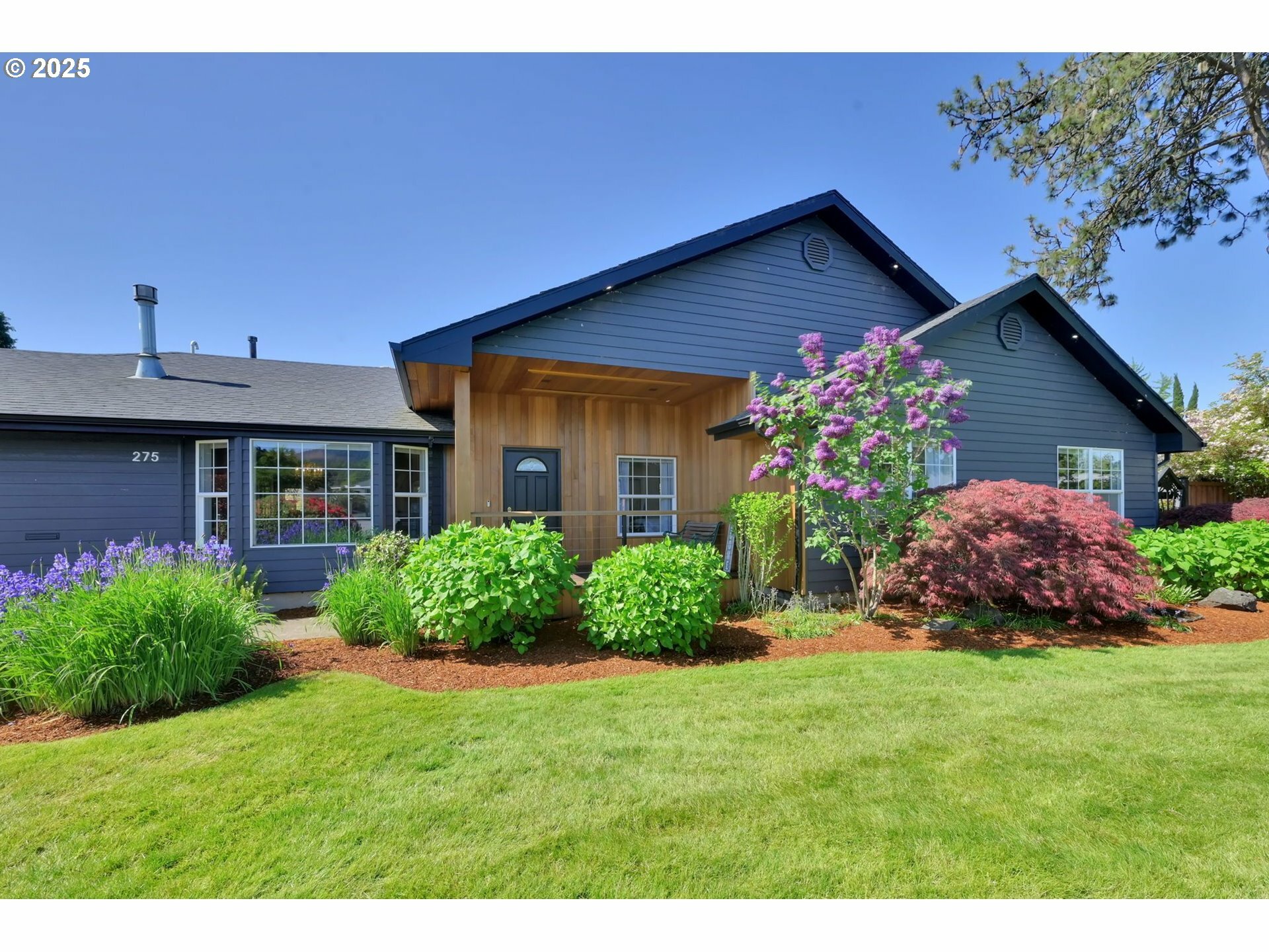 Property Photo: 275 Allen Ave OR 97477